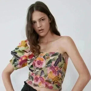 ZARA Women’s One Sided Puff Sleeve Smocked Floral Crop Top Size X-Small